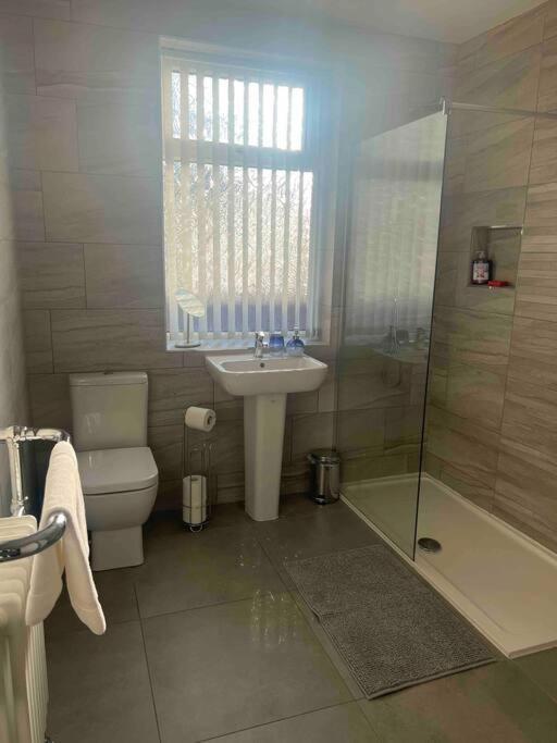 Anfield Home Sleeps 5 Close To Lfc Free Parking Liverpool Exterior photo