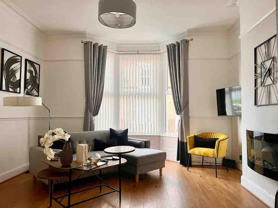 Anfield Home Sleeps 5 Close To Lfc Free Parking Liverpool Exterior photo